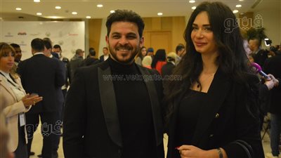 محمد رشاد وخطيبته يخطفان الأنظار في مؤتمر شارع أليف| فيديو وصور 