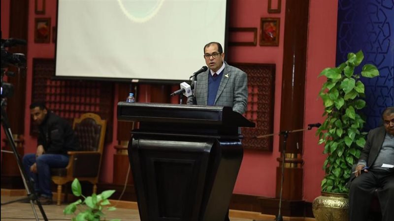  الدكتور يوسف عامر،