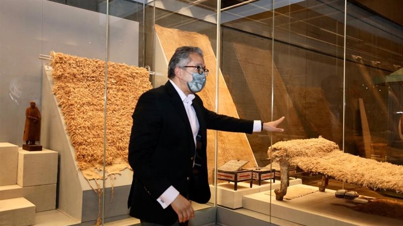 وزير السياحة والآثار