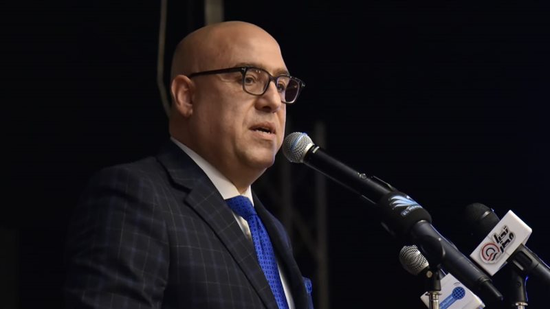 وزير الإسكان والمرافق