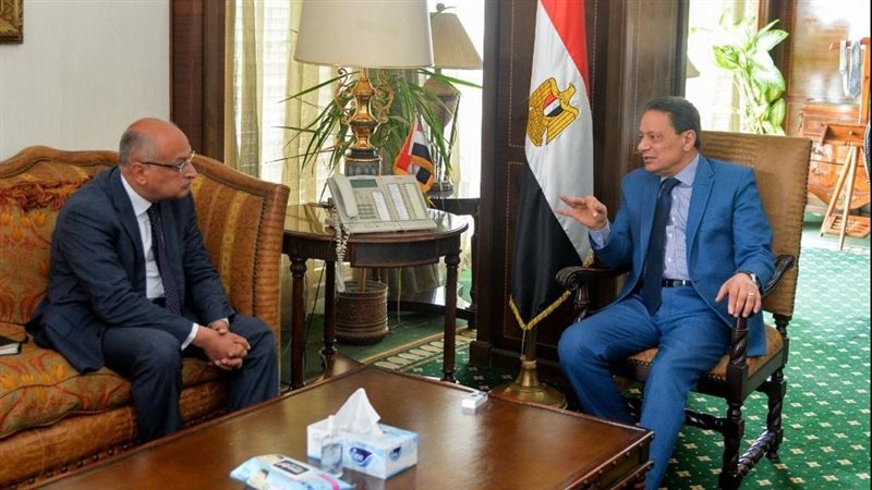 كرم جبر ومساعد وزير
