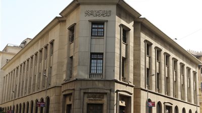 قرارات هامة للمركزي.. زيادة حد السحب من الـ ATM إلى 40 ألف جنيه.. و5 جنيهات أقصى عمولة للسحب من ماكينات البنوك الأخرى