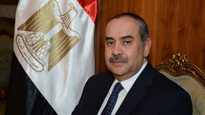 وزير الطيران يتفقد مطار القاهرة ويشدد على أهمية انتظام حركة التشغيل