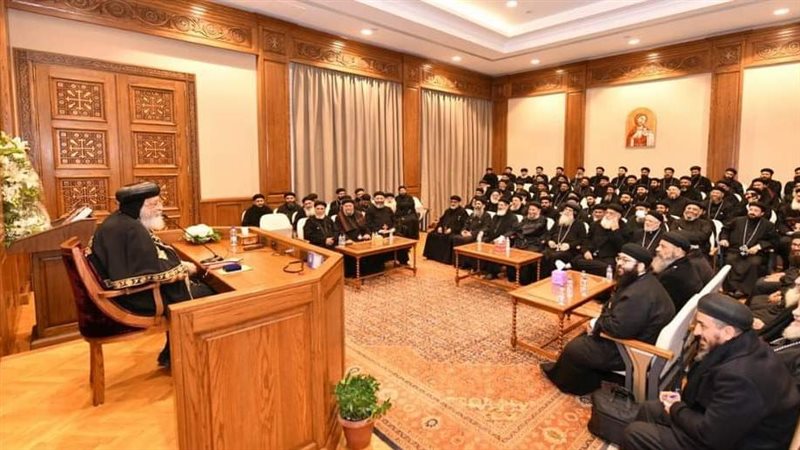 البابا تواضروس وكهنة