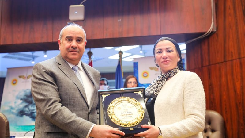 وزيرا الطيران والبيئة