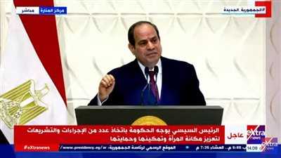 الرئيس السيسي للرجل: لما تكلم الست خلي إيدك ورا ضهرك واتكلم كويس