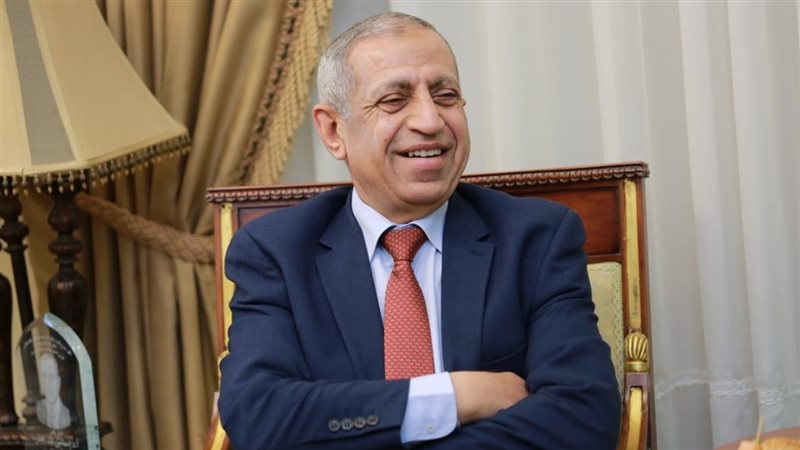 الدكتور إسماعيل عبد