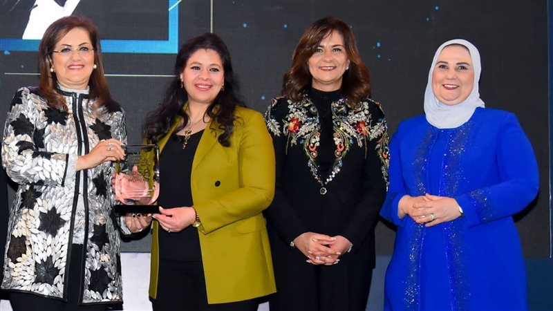 وزيرة التخطيط تشارك
