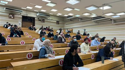 استكمال امتحانات الطلاب العائدين من أوكرانيا بطب القاهرة.. غدا