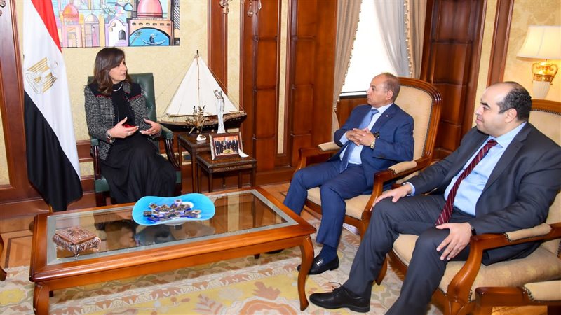 السفيرة نبيلة مكرم