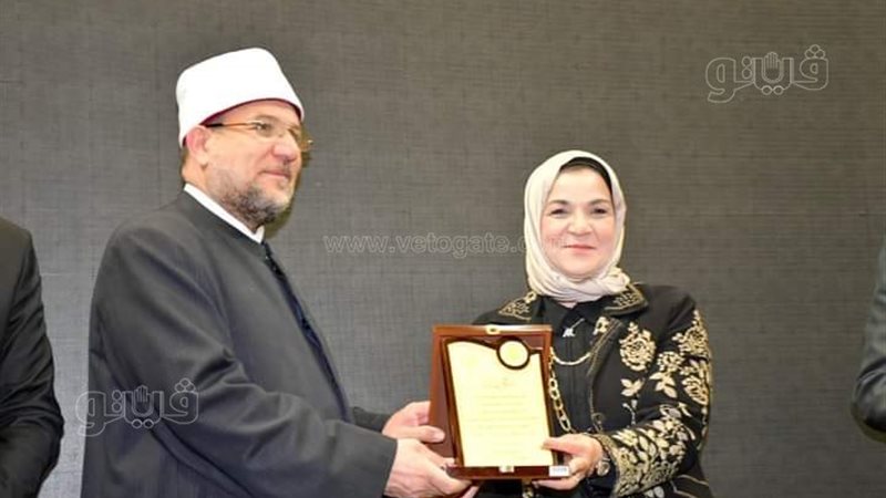 اهداء درع كلية العلوم