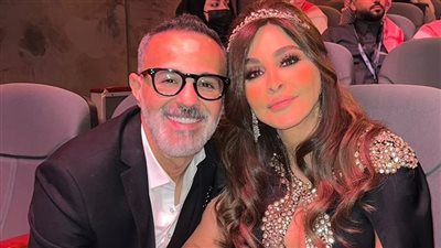 إليسا تغني 