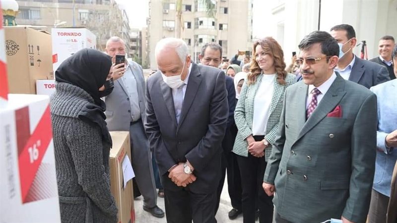 محافظ الجيزة يسلم