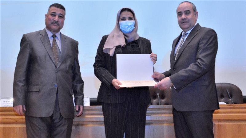 وزير الطيران يكرم