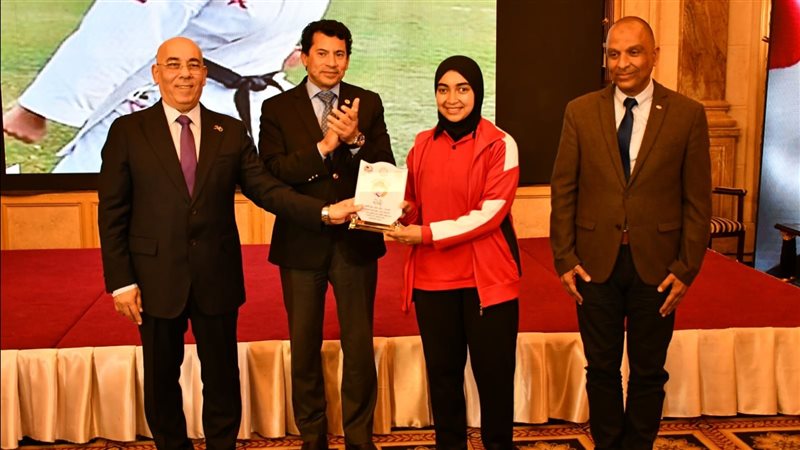 وزير الرياضة يشهد