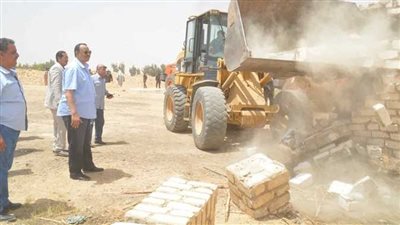 رئيس مدينة الأقصر يقود حملة لإزالة التعديات وإشغالات الباعة الجائلين