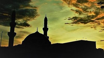 حان الآن موعد أذان المغرب حسب التوقيت المحلي لمدينة القاهرة | فيديو 