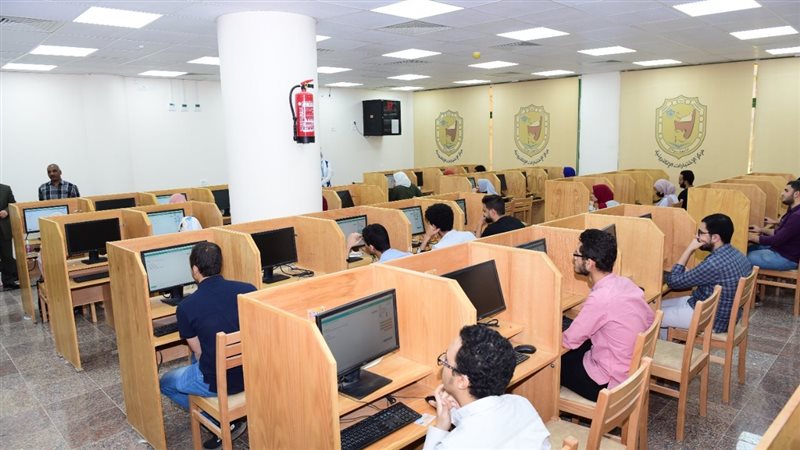 383 طالب بطب سوهاج