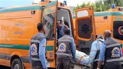 مصرع وإصابة 4 أشخاص في انقلاب سيارة بطريق 