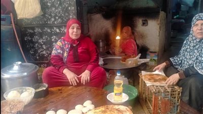 فطير المنوفية وصل إيطاليا وألمانيا.. حكاية أم علاء مع الفرن الفلاحي | فيديو