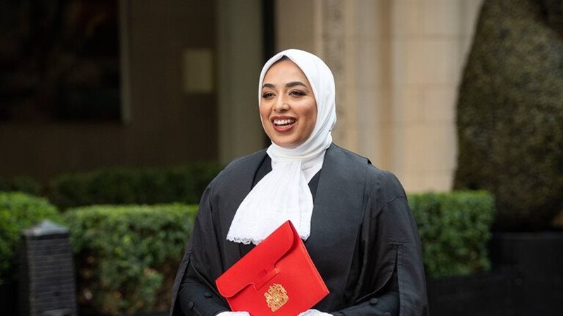 أول محامية محجبة