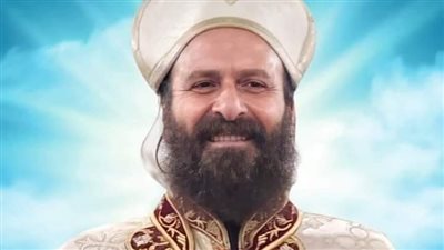 أول صورة لـ رجل الدين المسيحي الذي تم طعنه على يد مسن بالإسكندرية