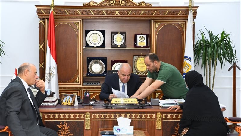 مكتب محافظ قنا 
