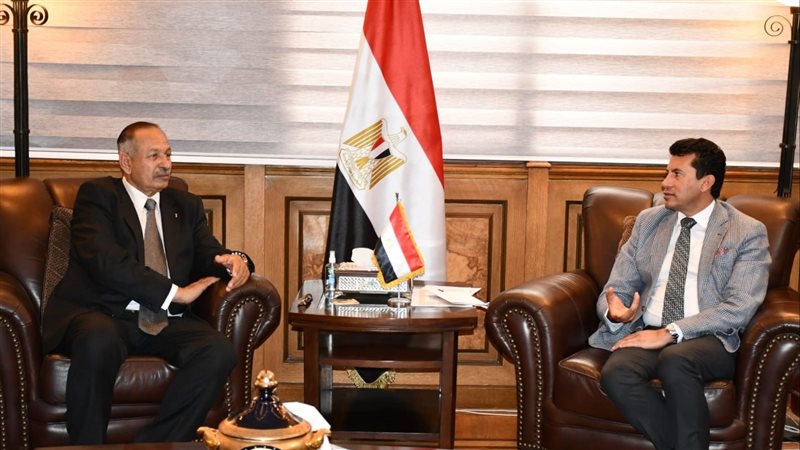 اجتماع وزير الشباب