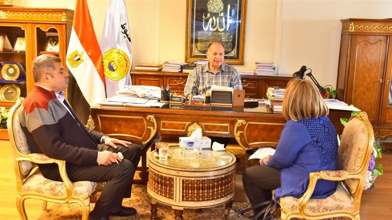 اجتماع محافظ أسيوط