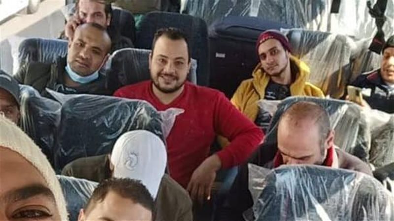 البحارة العالقين