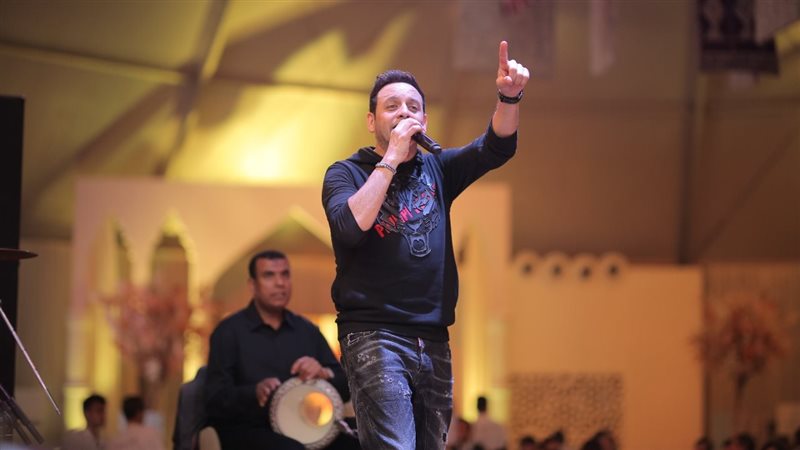 الفنان مصطفى قمر