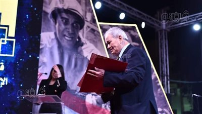 وزيرة الثقافة تكرم مصطفى شعبان وبشرى وأبطال نصر أكتوبر باحتفالية هل هلالك | فيديو وصور 