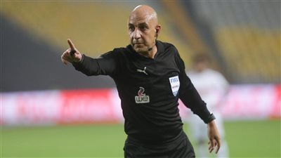 أشهر البطاقة الصفراء 35 مرة.. تاريخ الحكم محمد عادل مع الزمالك قبل لقاء فاركو