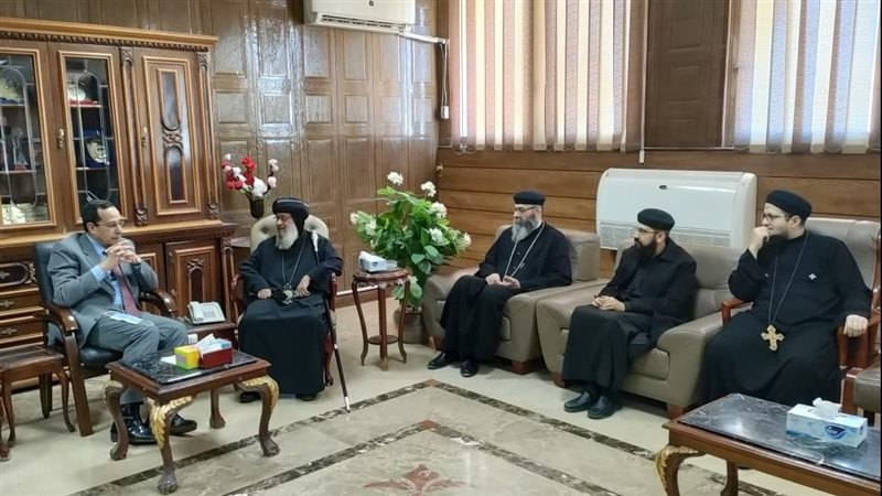 وفد الكنيسة ومحافظ
