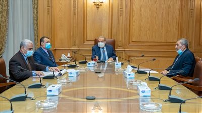 وزير الدولة للإنتاج الحربي يتابع الموقف التنفيذي لعدد من المشروعات