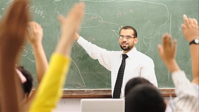 تفسير رؤية المدرس في المنام وعلاقته بتغير الحال إلى الأفضل والأحسن