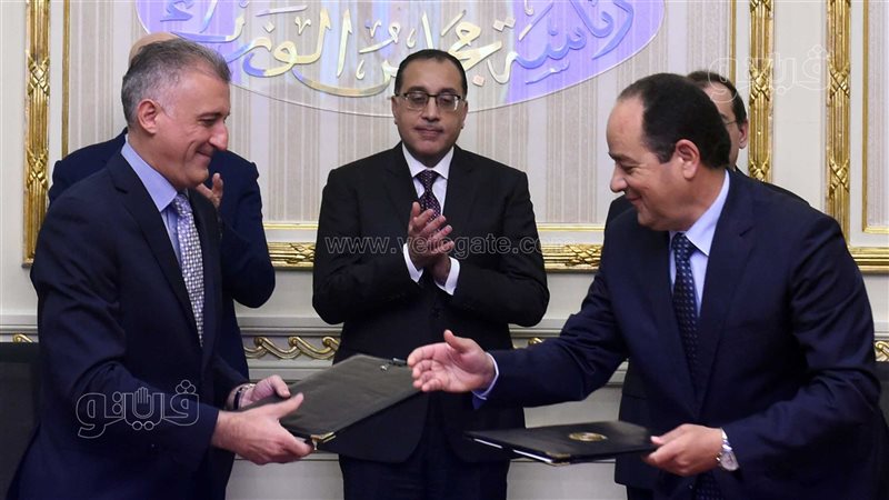 جانب من توقيع الاتفاقية