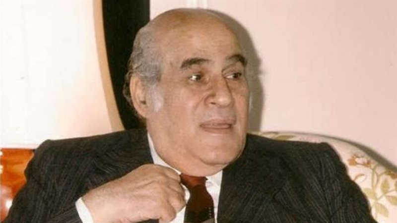 الكاتب الصحفى مصطفى