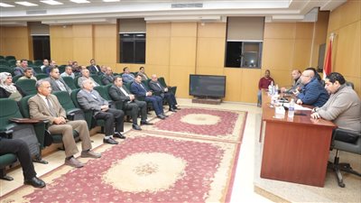محافظ بني سويف لرؤساء المدن: القدرة على حل المشكلات معيار بقائكم في مناصبكم