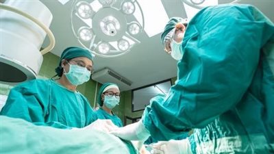 تفسير حلم العملية الجراحية في المنام وعلاقته بالخلافات الزوجية وتطهير القلب 