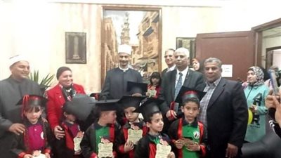 رئيس منطقة الإسكندرية يشهد حفل تخرج مرحلة رياض الأطفال بمعهد سموحة النموذجي