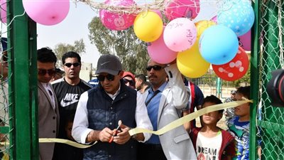 وزير الرياضة يفتتح أعمال تطوير مركز شباب منديشة في الواحات البحرية