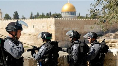 صراخ وفزع.. لحظة اعتداء قوات الاحتلال على طفل وسيدات بالأقصى| فيديو 