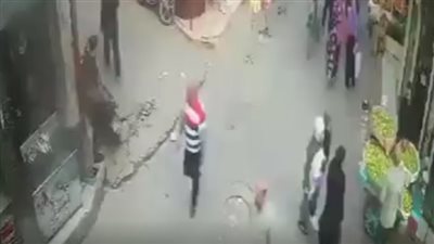 لحظة دهس موتوسيكل للمارة قبل الإفطار في شارع الشرباصي بدمياط | فيديو 
