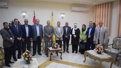 في الصالون الثقافي.. محافظ شمال سيناء يؤكد على توافر الخدمات للمواطنين 