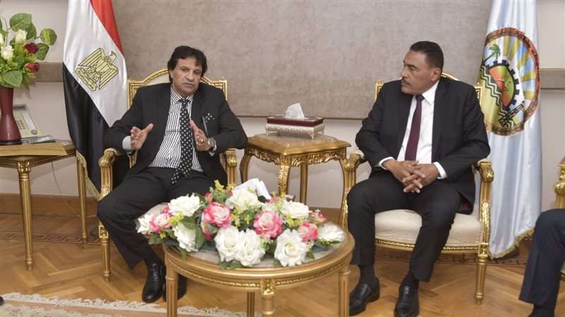 محافظ مطروح يستقبل
