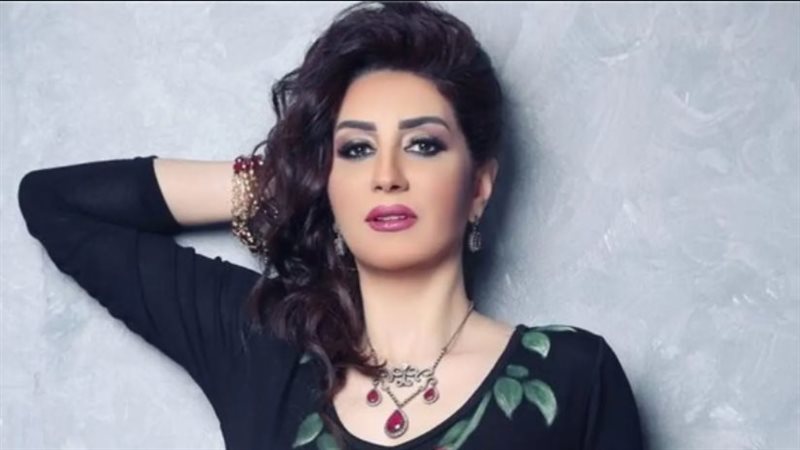 الفنانة وفاء عامر