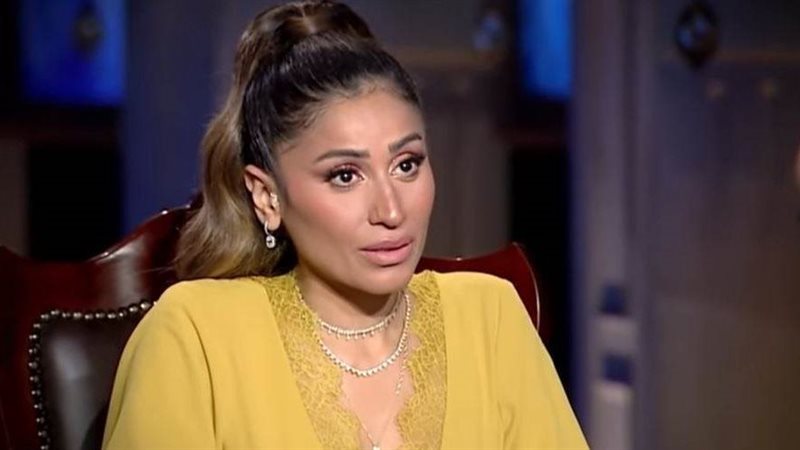 الفنانة دينا الشربيني