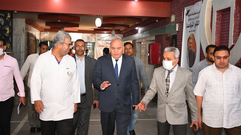 محافظ قنا ووكيل الصحة