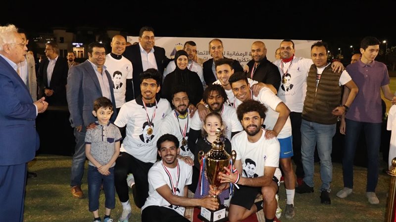 وزير الاتصالات خلال